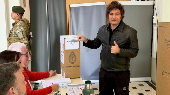 Javier Milei votó en Palermo en medio de un fuerte operativo de seguridad